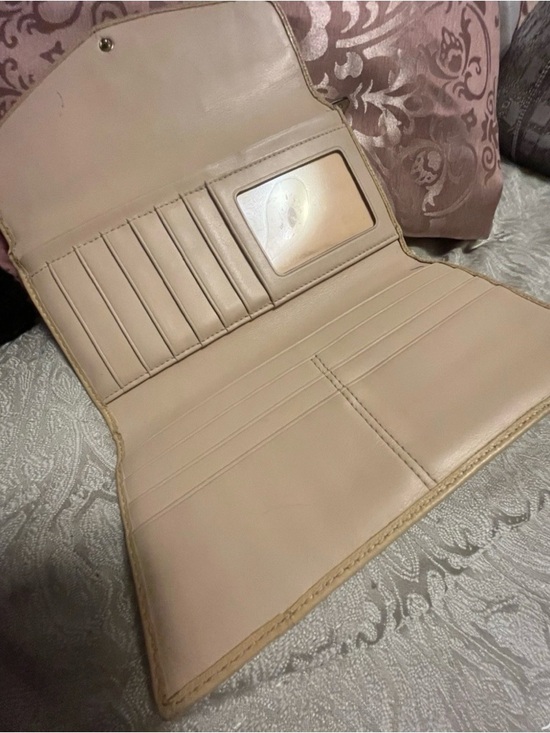 Coach Beige Leather Clutch with Gold Horse & Carriage Emblem - Picture 6 of 16